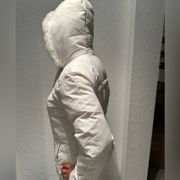 Bebe white faux fur hood with belt parka - Picture 2 of 10